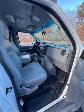 Oxford White 2014 Ford E350 Super Duty Recreational