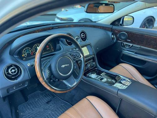 2017 Jaguar XJ XJ R-Sport