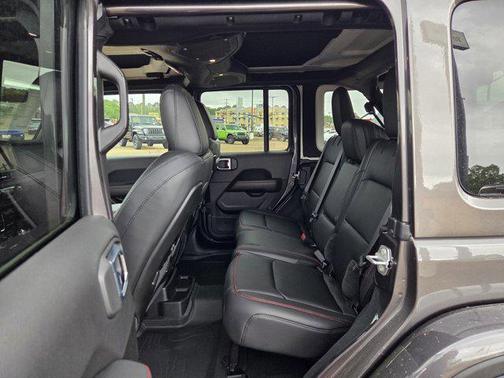 Granite Crystal Metallic Clearcoat 2026 Jeep Wrangler Rubicon