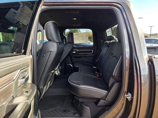 2026 RAM 3500 Laramie Crew Cab 4x4 8' Box