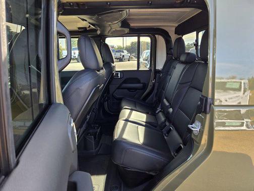 2025 Jeep Gladiator High Tide