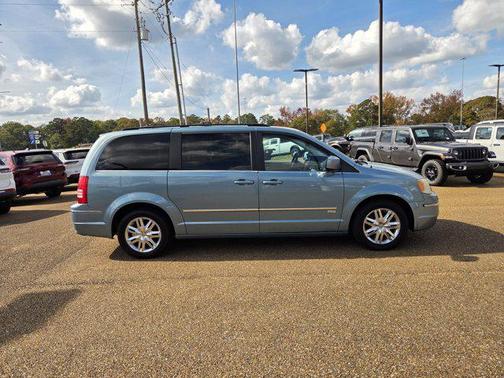 2010 Chrysler Town & Country Touring