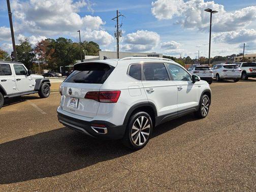 2024 Volkswagen Taos 1.5T SE