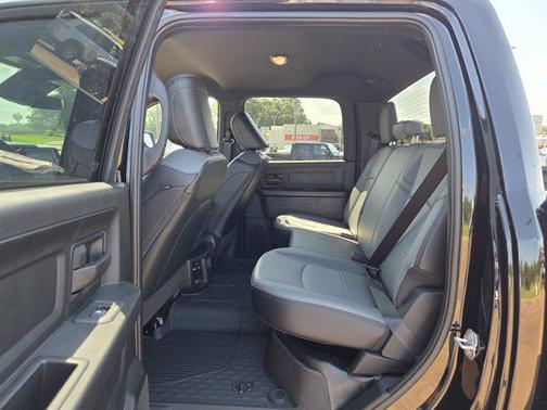 2025 RAM 2500 Tradesman Crew Cab 4x4 6'4' Box