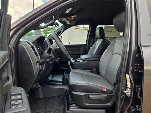 2025 RAM 2500 Tradesman Crew Cab 4x4 6'4' Box