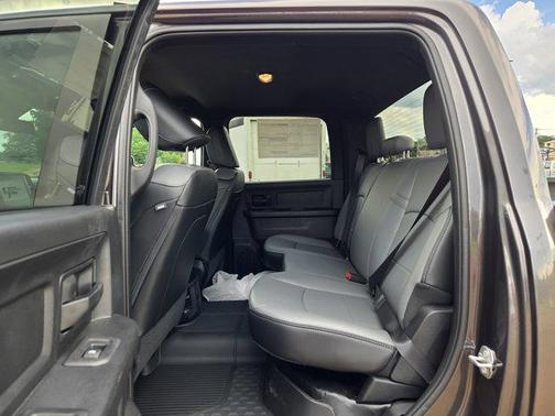 2025 RAM 2500 Tradesman Crew Cab 4x4 6'4' Box