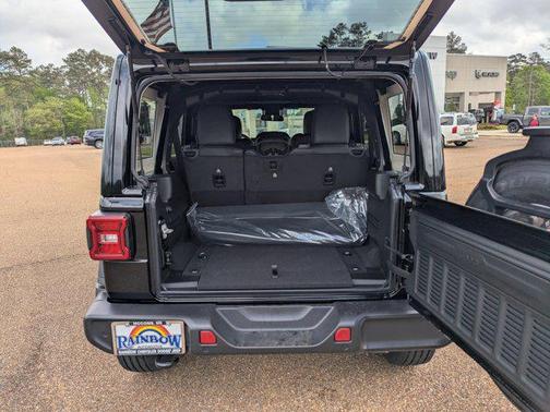 2025 Jeep Wrangler 4-Door Sahara 4x4