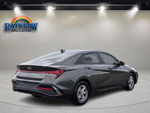 2024 Hyundai ELANTRA SE