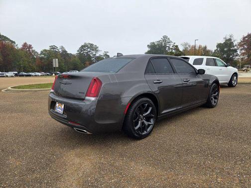 2021 Chrysler 300 Touring