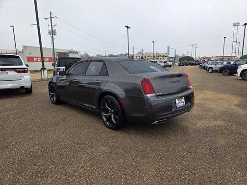 2021 Chrysler 300 Touring