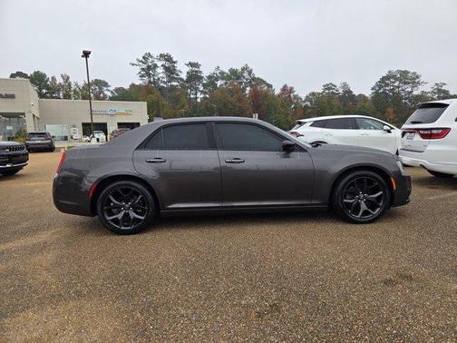 2021 Chrysler 300 Touring