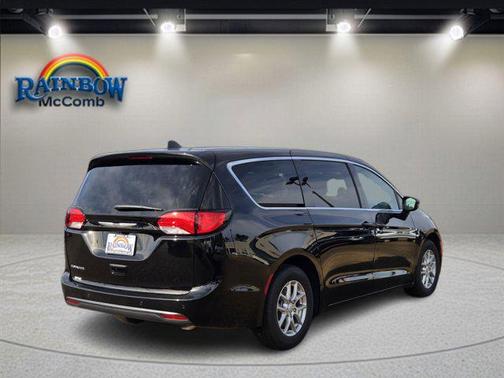 2026 Chrysler Voyager LX