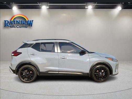 2022 Nissan Kicks SR