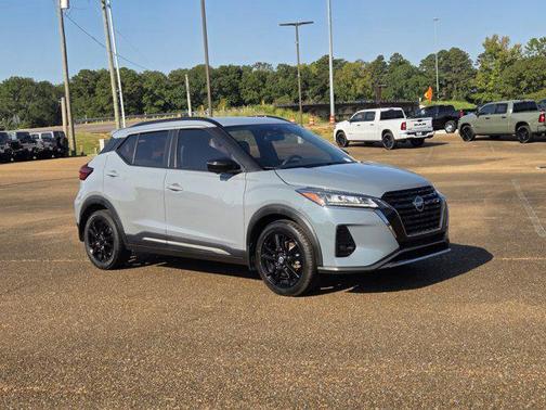 2022 Nissan Kicks SR
