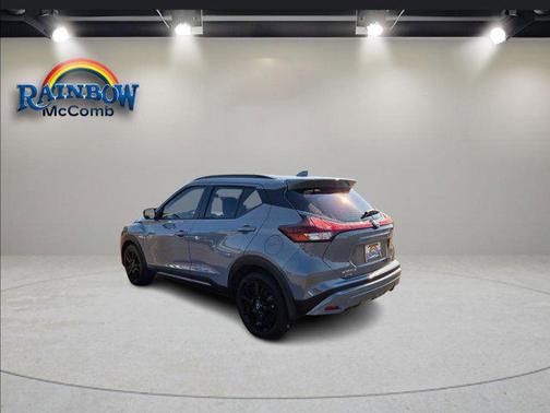 2022 Nissan Kicks SR