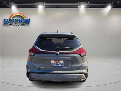 2022 Nissan Kicks SR
