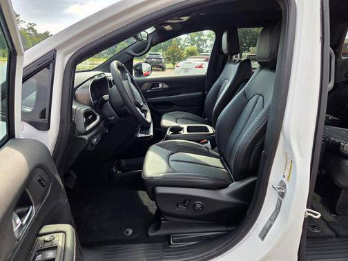 2025 Chrysler Pacifica L
