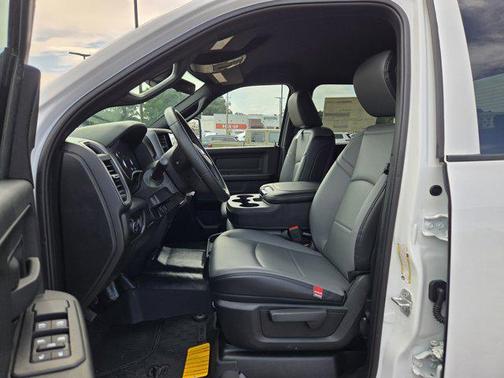 2025 RAM 2500 Tradesman Crew Cab 4x4 6'4' Box