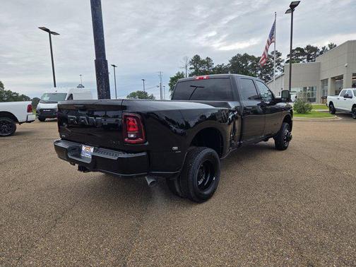 2025 RAM 3500 Big Horn Crew Cab 4x4 8' Box