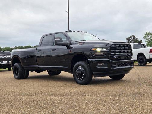 2025 RAM 3500 Big Horn Crew Cab 4x4 8' Box