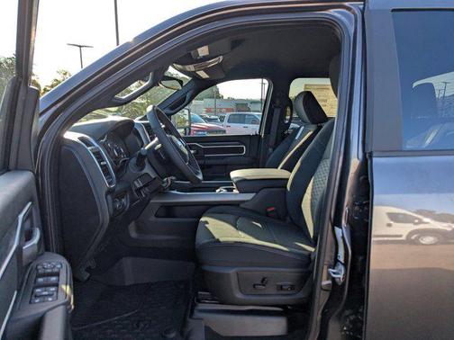 2025 RAM 3500 Big Horn Crew Cab 4x4 8' Box