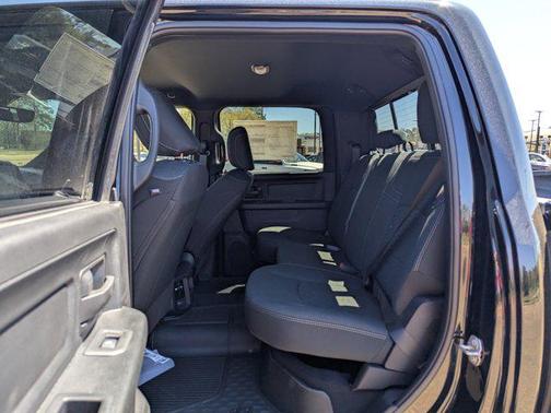 2025 RAM 2500 Tradesman Crew Cab 4x4 6'4' Box
