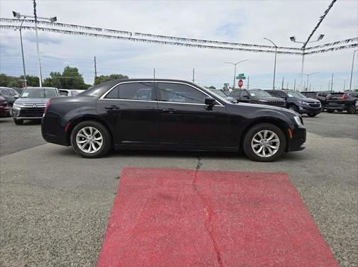 2016 Chrysler 300 Limited