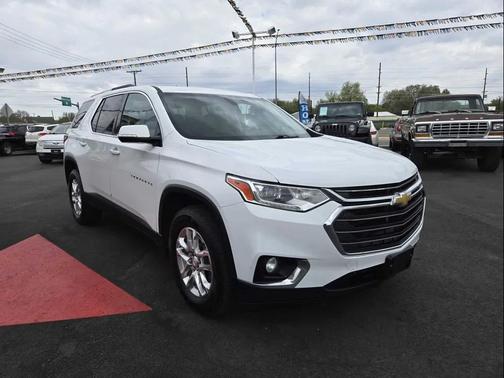 White 2018 Chevrolet Traverse LT Cloth