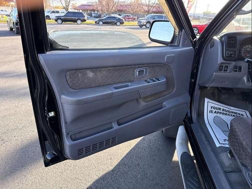 2000 Nissan Xterra XE