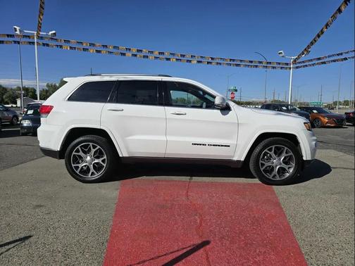 2018 Jeep Grand Cherokee Sterling Edition