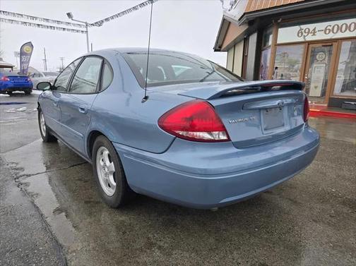 2005 Ford Taurus SE