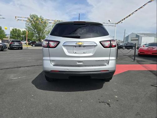 Silver Ice Metallic 2014 Chevrolet Traverse 1LT