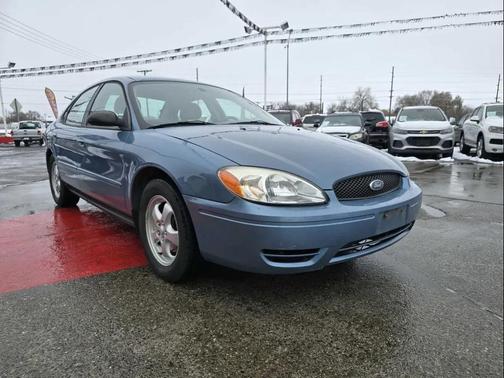 2005 Ford Taurus SE