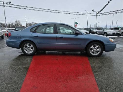 2005 Ford Taurus SE