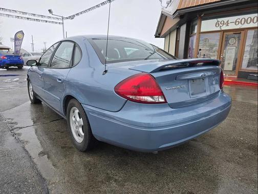 2005 Ford Taurus SE