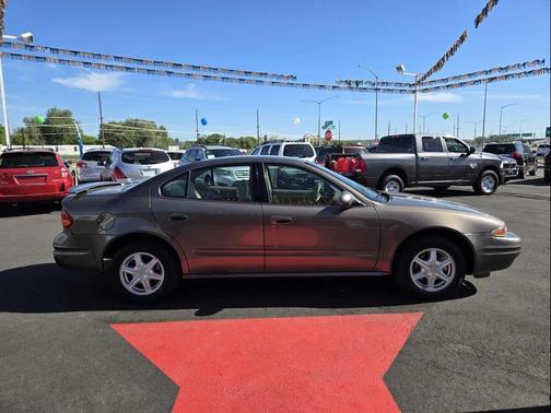 Sandstone 2002 Oldsmobile Alero GL1