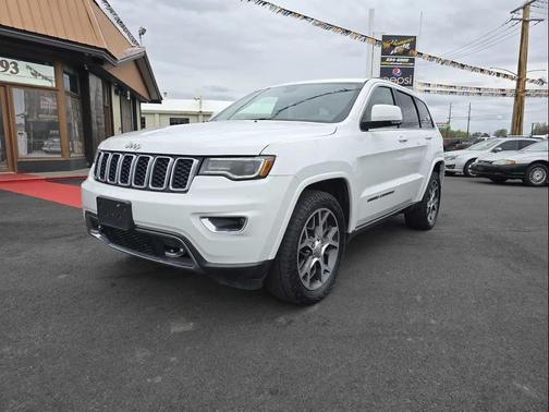 Bright White Clearcoat 2018 Jeep Grand Cherokee Sterling Edition
