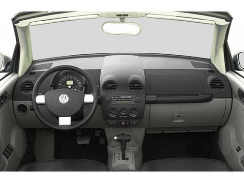 Uni-Red/Black Cloth Roof 2004 Volkswagen New Beetle GLS