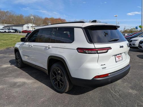 Bright White Clearcoat 2026 Jeep Grand Cherokee L Laredo