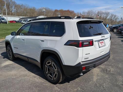 Bright White Clearcoat 2026 Jeep Cherokee LAREDO/LIMITED