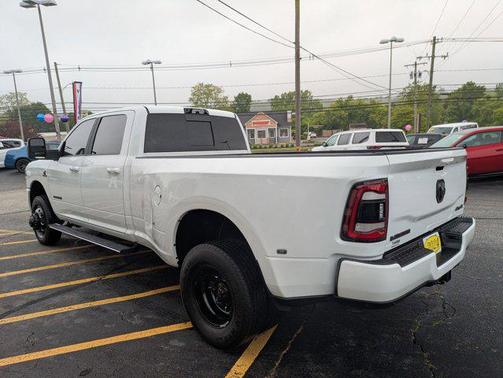 2024 RAM 3500 Laramie Crew Cab 4x4 8' Box