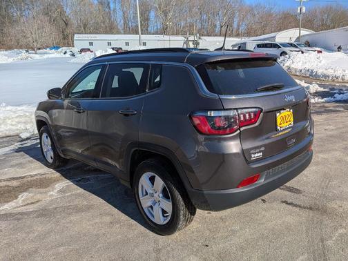 Granite Crystal Clearcoat Metallic 2022 Jeep Compass Latitude
