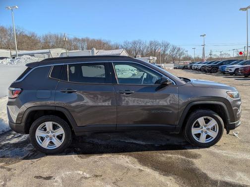 Granite Crystal Clearcoat Metallic 2022 Jeep Compass Latitude