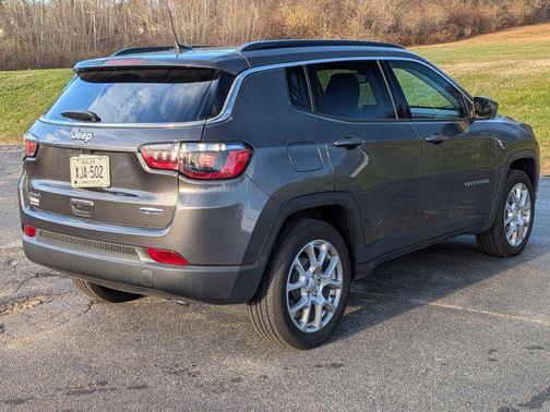 2022 Jeep Compass Latitude Lux