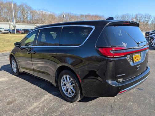Diamond Black 2025 Chrysler Pacifica Select