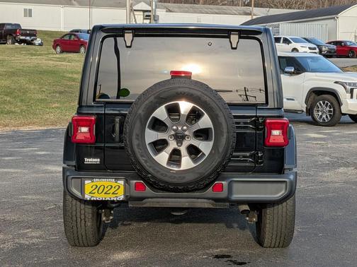 Black Clearcoat 2022 Jeep Wrangler Unlimited Sahara