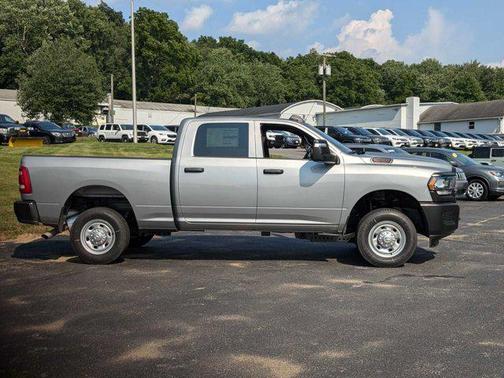 2024 RAM 2500 Tradesman Crew Cab 4x4 6'4' Box