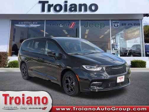 2025 Chrysler Pacifica Hybrid Premium S Appearance Pkg