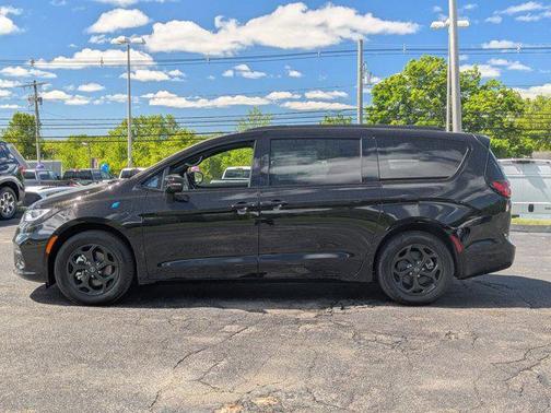 2025 Chrysler Pacifica Hybrid Premium S Appearance Pkg