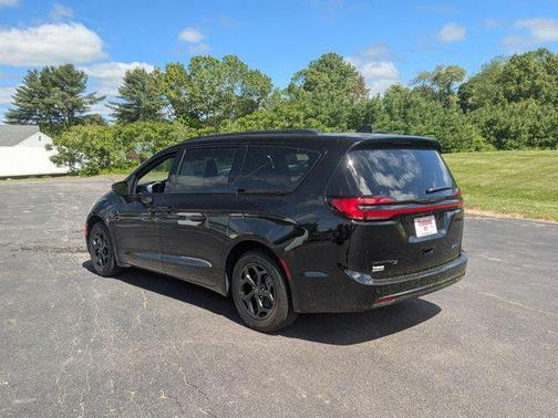 2025 Chrysler Pacifica Hybrid Premium S Appearance Pkg